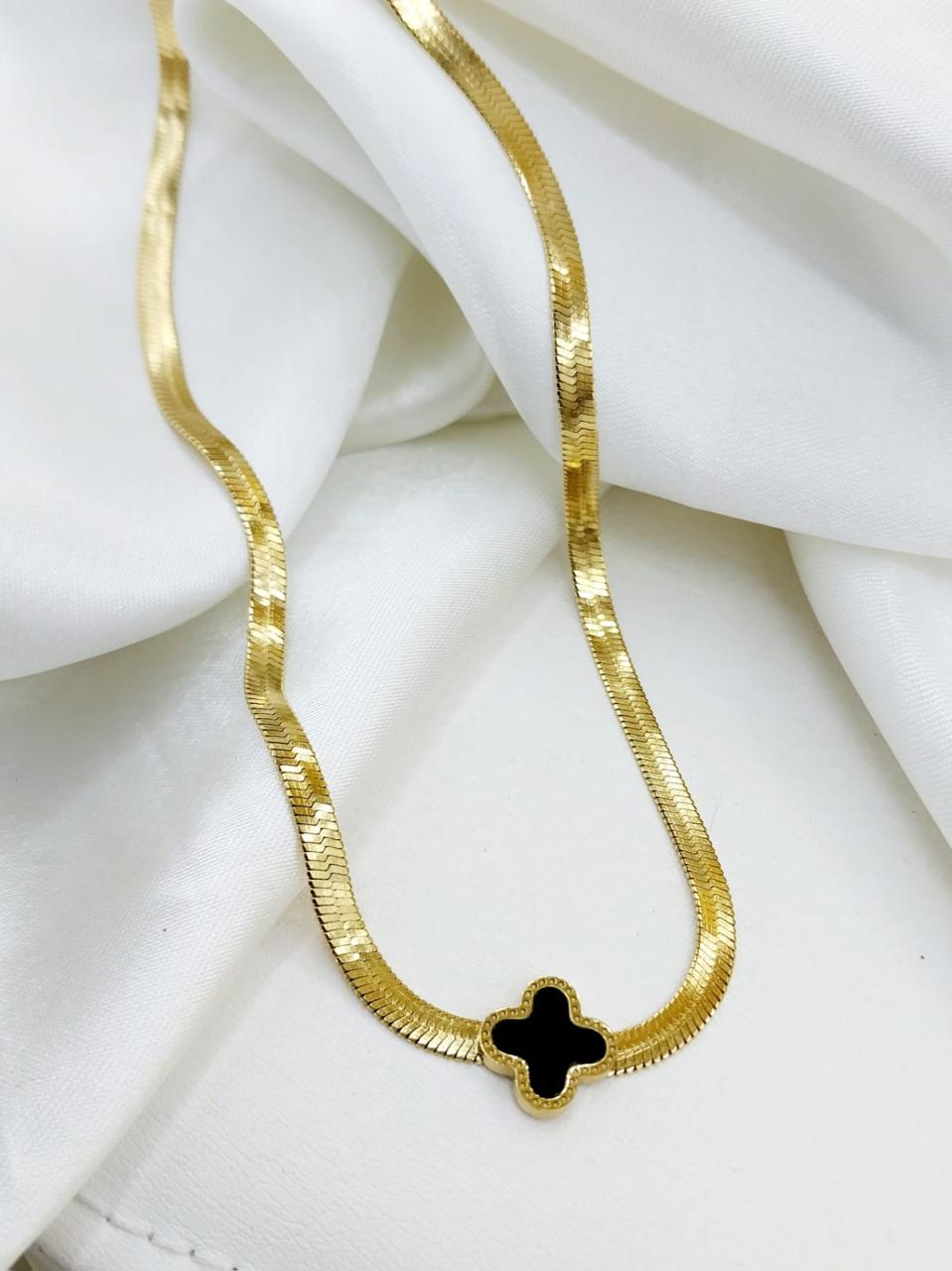 Clover Snake Chain Necklace