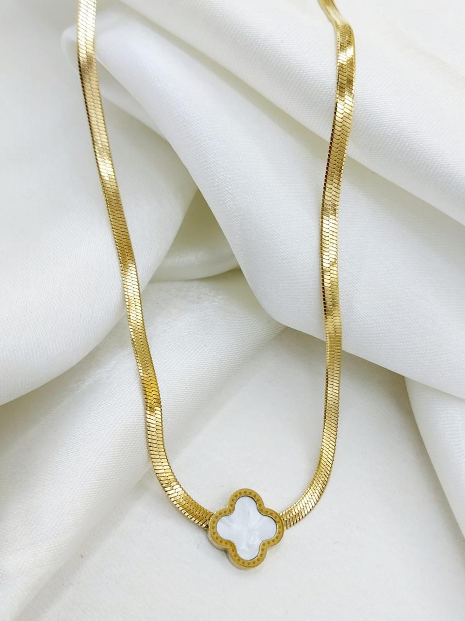 Clover Snake Chain Necklace