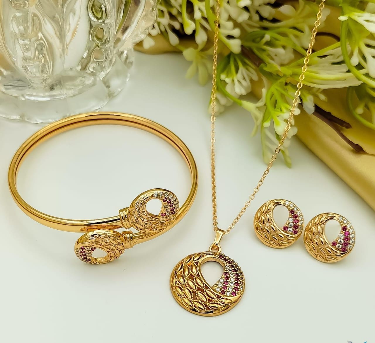 Elegant Gold Plated Jewelry Set with Leaf Motif and Crystal Accents