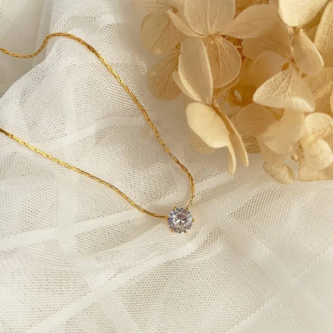 Solitaire Sparkle Gold Chain Necklace